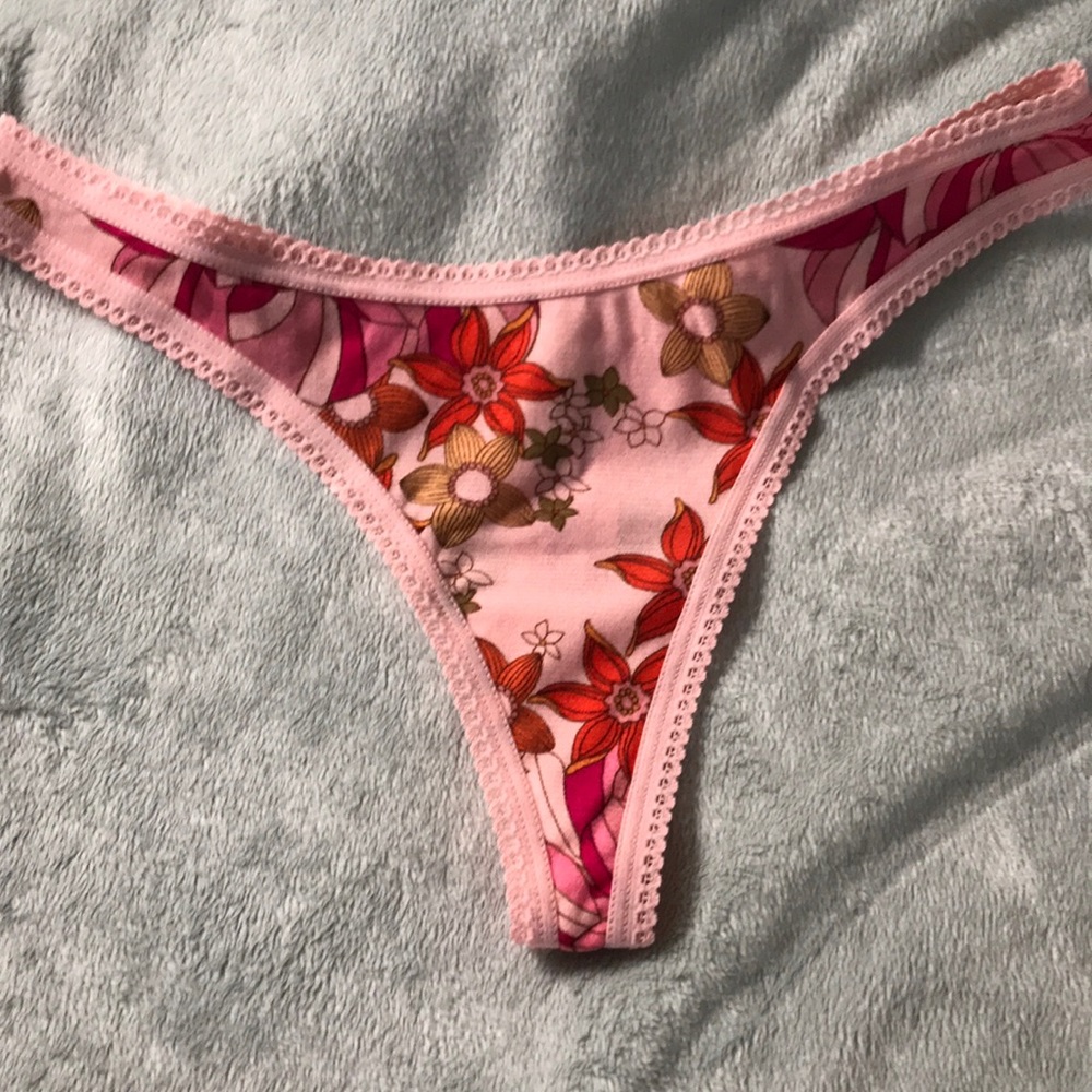NWOT Rare Old Navy Women’s Retro Floral Print Thong